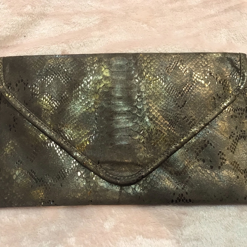 NWOT!! Gorgeous, one of a kind, Bronze/Gold clutch